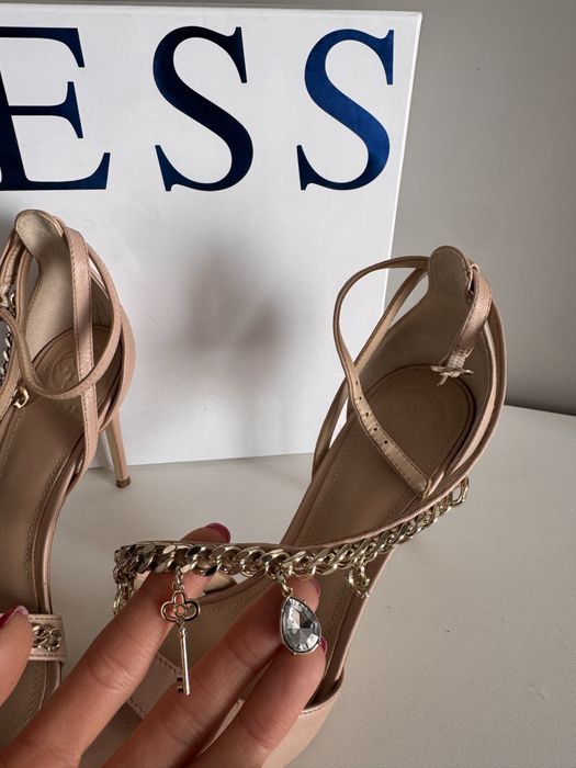 Сандали GUESS – елегантни токчета, №39