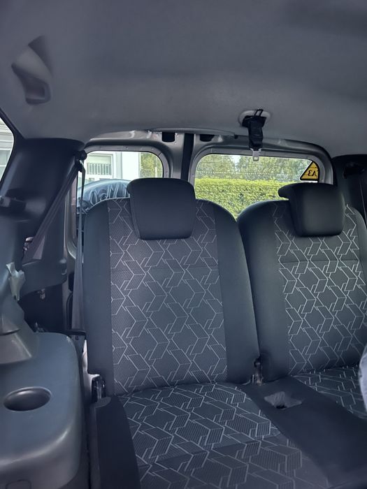 Продаю машину Largus