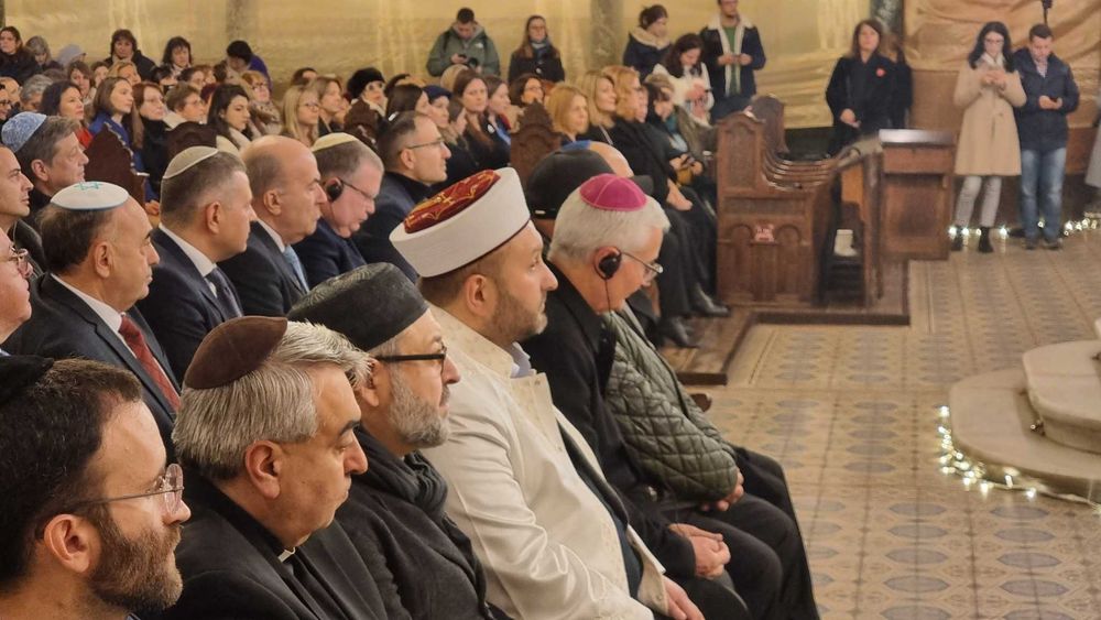 Кабина за превод. Система за симултанен превод. Озвучаване под наем.