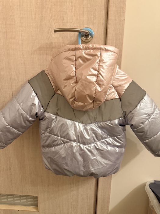 Vand geaca fetite,  NOUA , pret 30 lei .