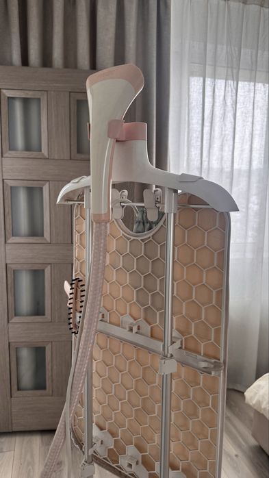 Паровой утюг с вешалкой