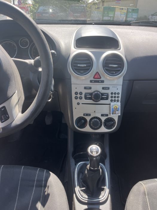 Opel corsa  двуврата