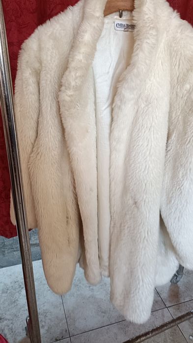 Haina de blana de damă