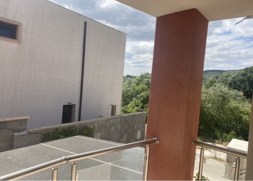 Дава се под наем Тристаен апартамент в Варна, Колхозен пазар - 90 кв.м за 612 € - Снимка #11