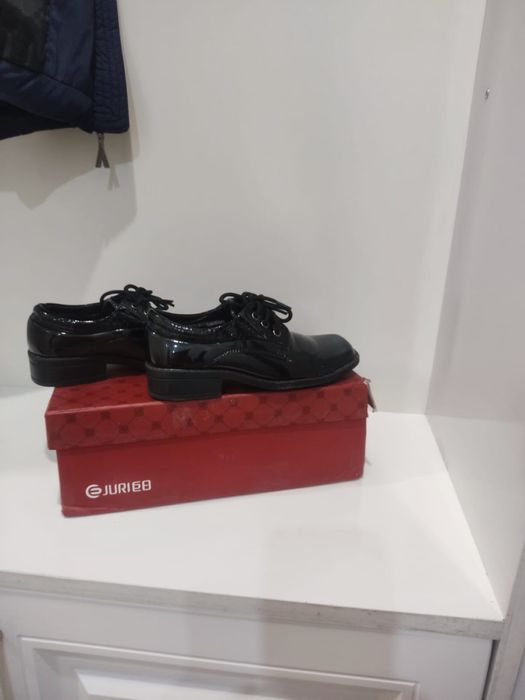 Продаю детские туфли