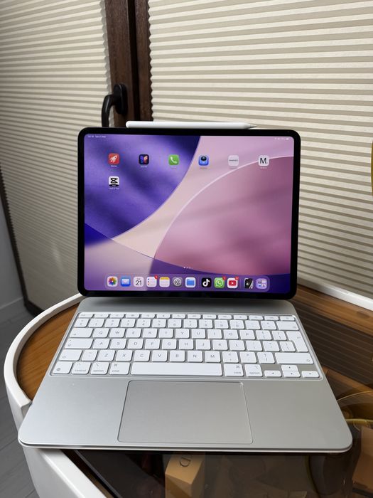 Tableta iPad Pro 13" M4 1 TB + Apple Pencil Pro + Keyboard