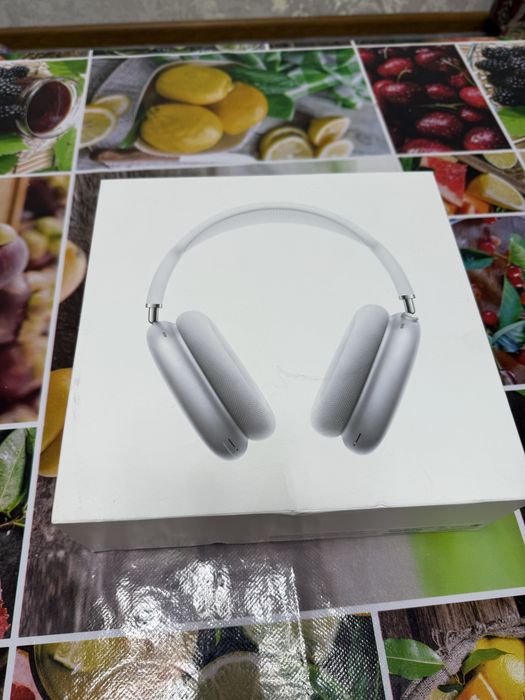 Airpods Max generation 1