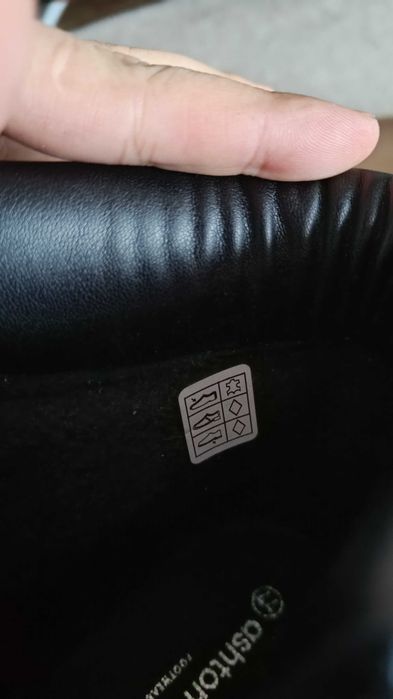 Bocanci mărimea 44 Ashton aubry - piele naturala 100%