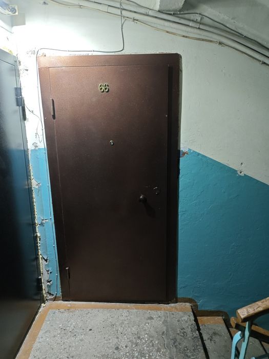 Продам входную дверь