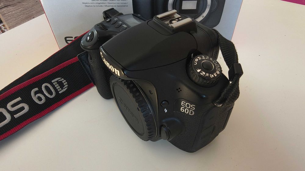 Фотоапарат Canon EOS 60D - тяло