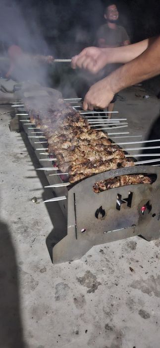 Shashlik uchun ko'ra . Mangal.