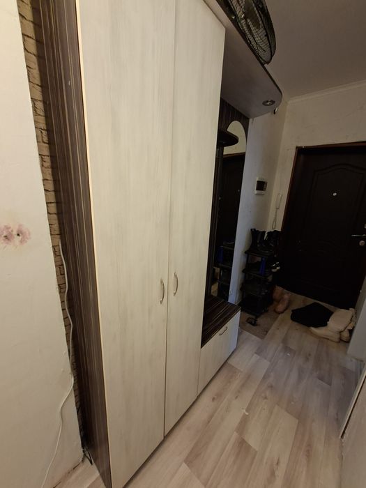 Продам шкаф в прихожей