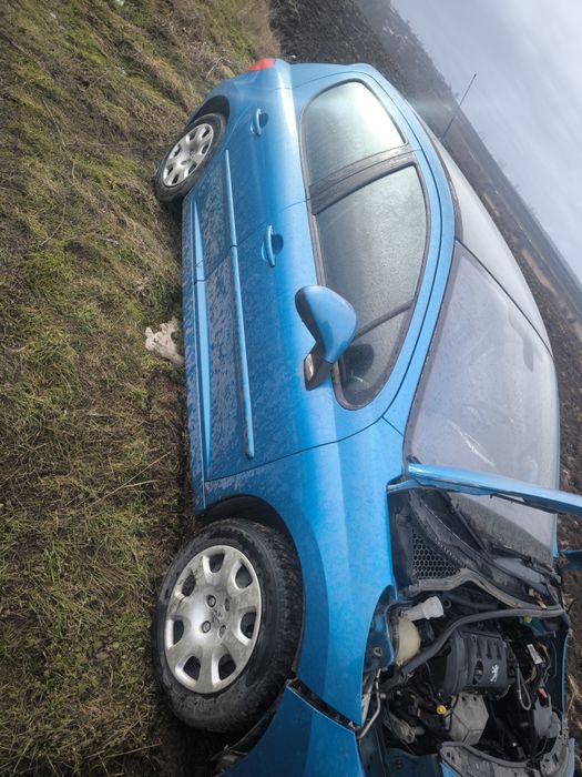 Пежо 207 На части 1,6 бензин БМВ мотора