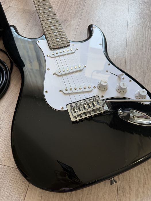 Продаю электрогитару + комбик