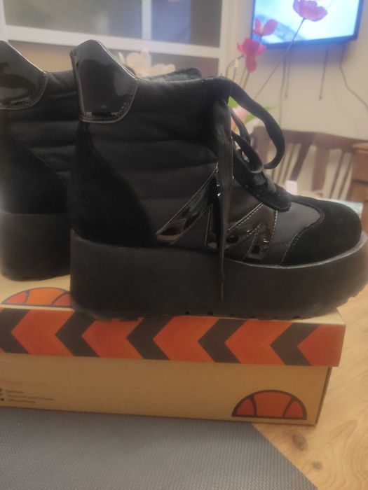 Боти от естествена кожа