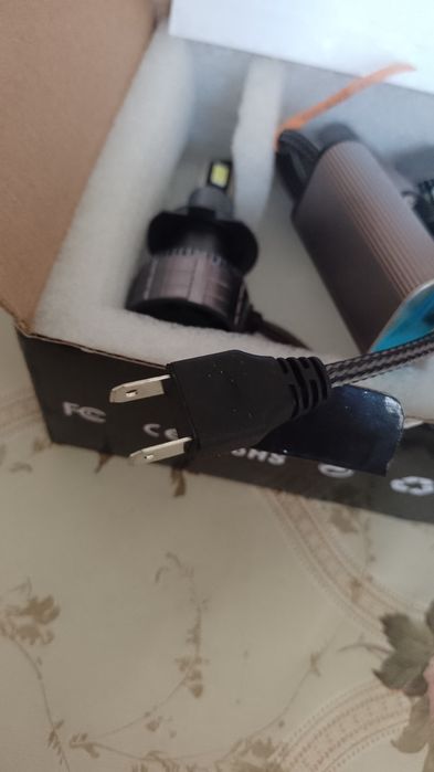 Vînd bec led far 76000 Km h7