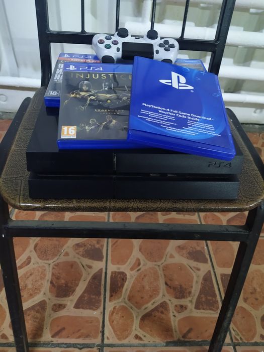 Продам Пс4 двумя джойстиками