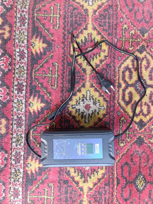 Yangi original zaryadnik 72v 32 ah