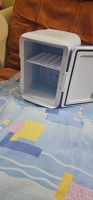 Mini Frigider Portabil 4L – Cu Functie de Racire si Incalzire,
