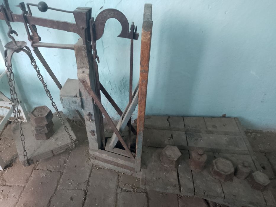 Cântar antic cu greutăți