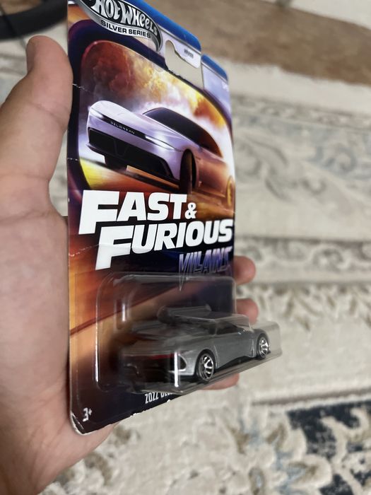 Продам машинку hot wheels silver series