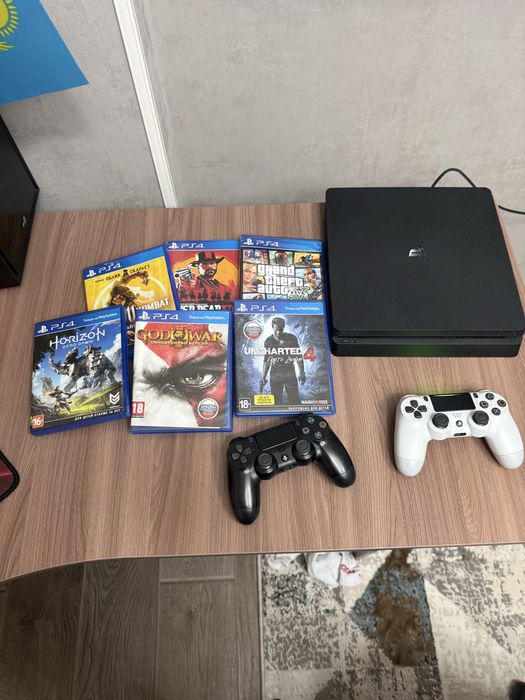 Продам Play Station 4 с играми
