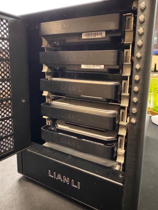 RACK Lian Li EX-503 - 5 HDD-uri 3.5" +40TB stocare