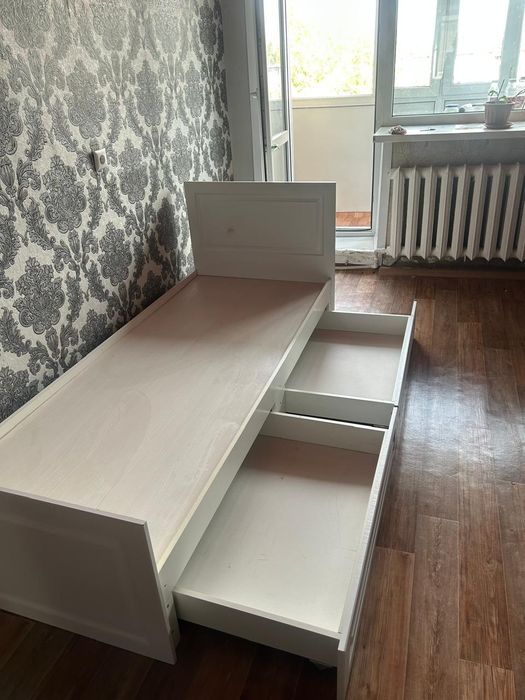 Продам кровать 1,5 спальнюю