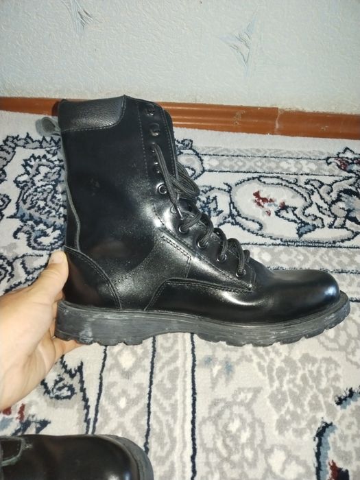 Продам мужские зимние ботинки, новый размер 43.44.
Цена 250 тысяч.