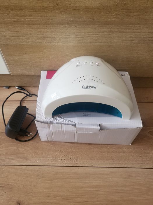 UV/LED лампа за нокти SUNone