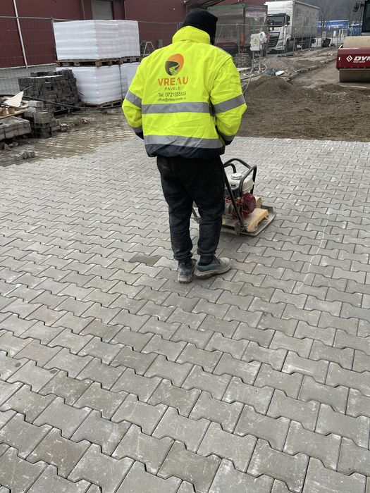 Pavele si borduri Brasov | Montaj pentru curti si alei
