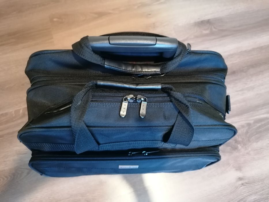 Бизнес чанта за багаж и лаптоп, с колелца и телескопична дръжка
