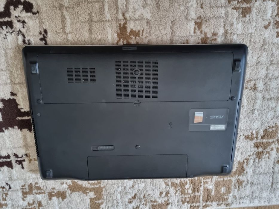 Laptop uri Asus de buget display mare