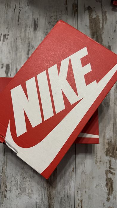 Nike обувки          .