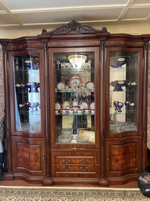 Стенка для гостиной 
Состязаниях отлично
Из дерево
Подробнее по телефо