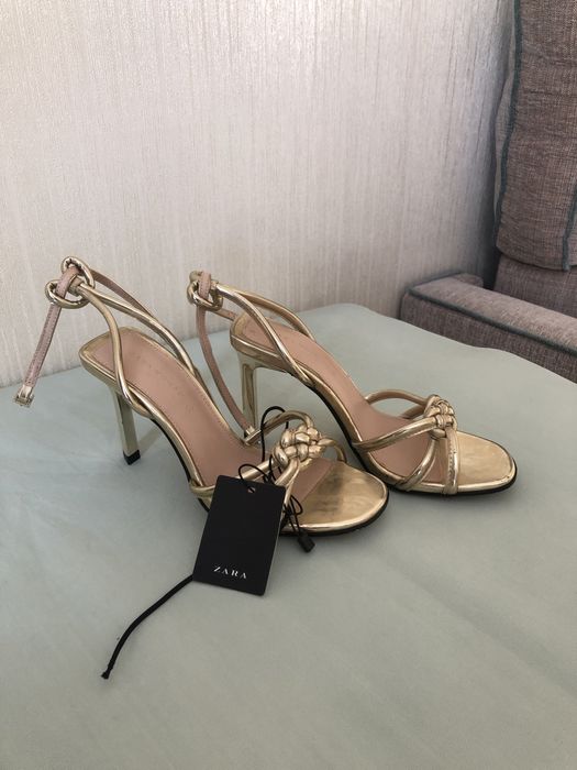 Босоножки праздничные