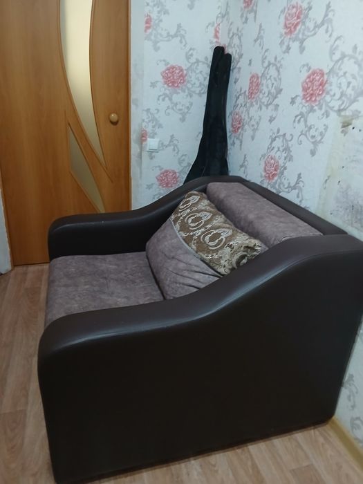 Кресло кровать,кожаный.