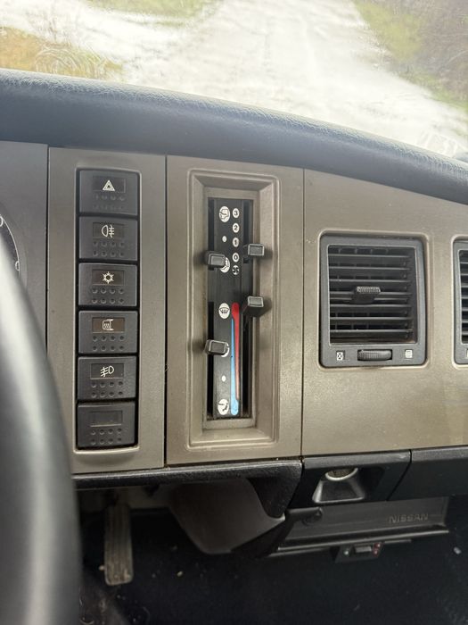 Nissan Atleon 35/15 !! AC !! 2010 !! 2.80 intre axe !! Recent adus IT