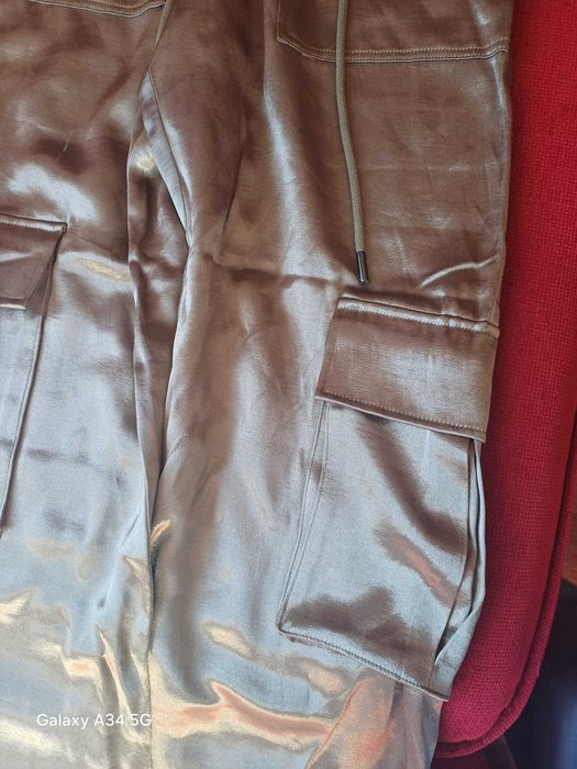 Сатенен карго панталон GUESS размер S