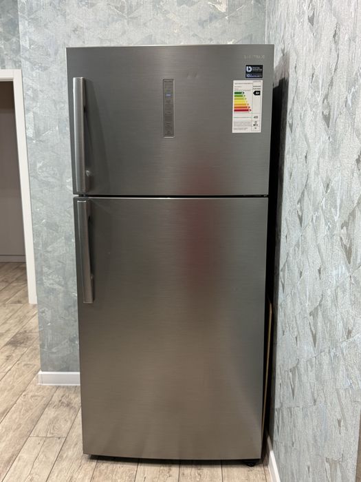Продам холодильник Samsung RT62K7000S9