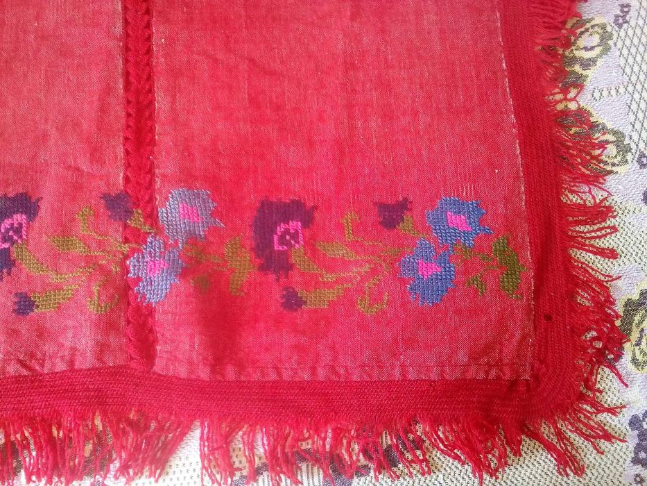 2  броя винтидж покривки около 100 годишни,  уникати, за ценители