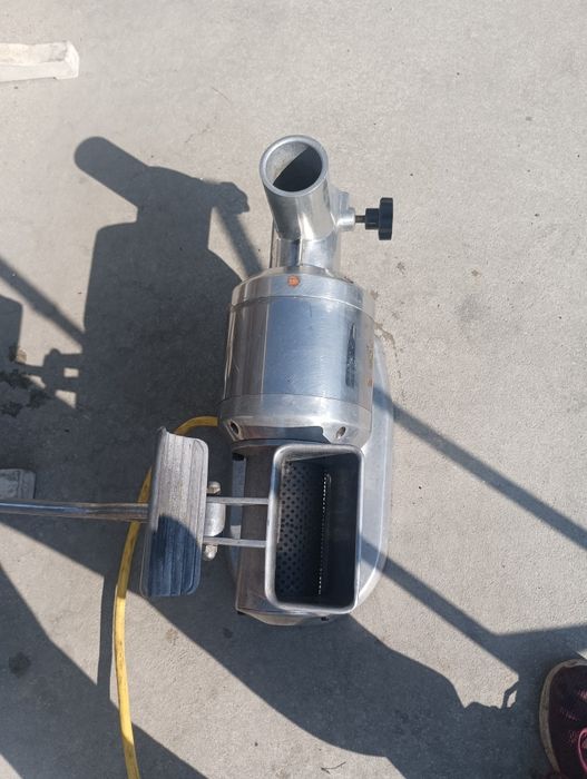 Месомелачка с ренде за твърди сирена