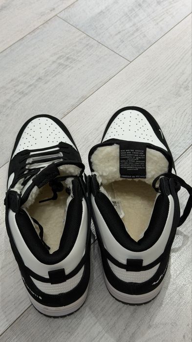 Кроссовки Nike зимние.