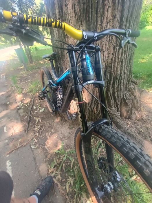 Bicicletă  Giant glory downhill