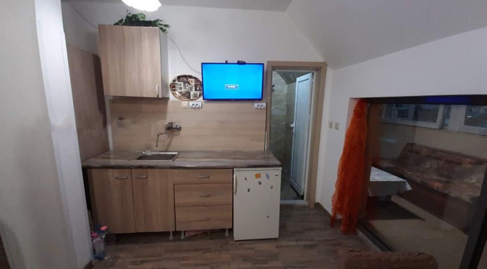 Дава се под наем Едностаен апартамент в Пловдив, Кършияка - 35 кв.м за 175 € - Снимка #3