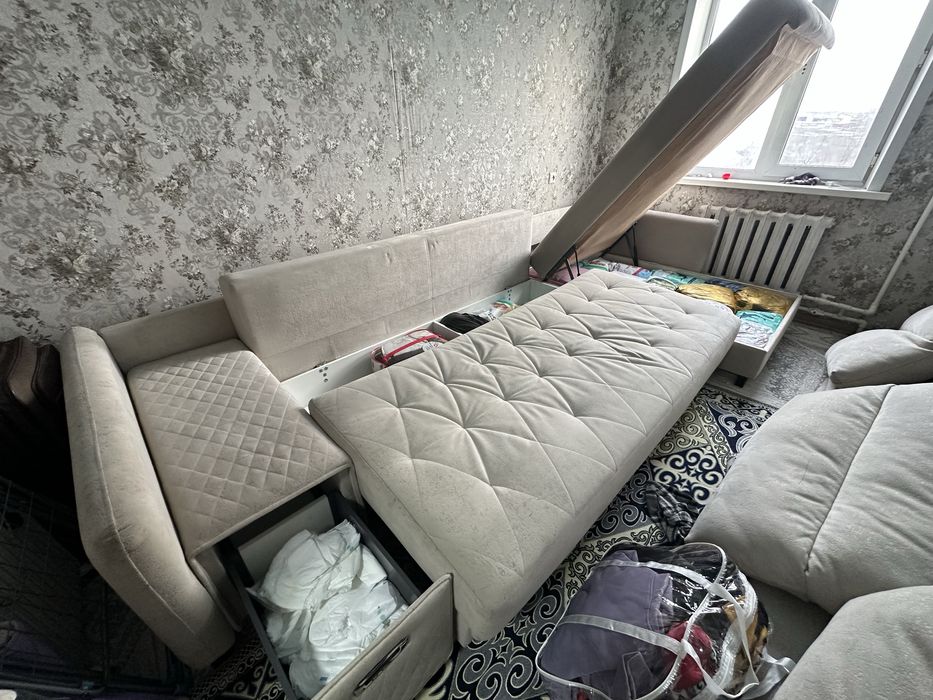 Диван почти новый