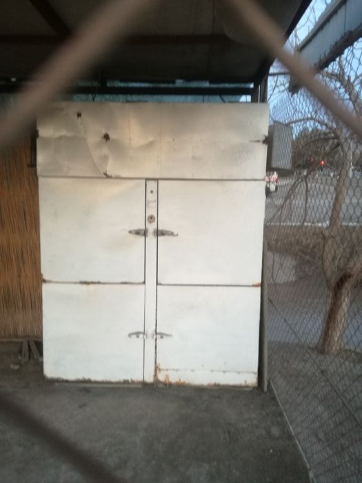 Холодилник сотилади