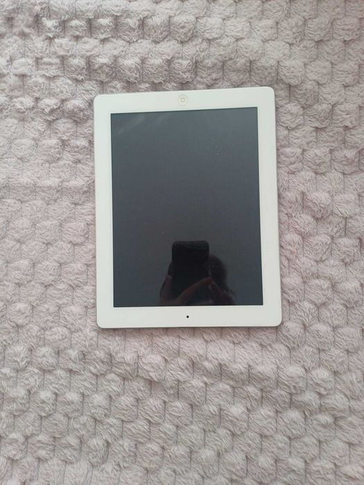 Vând iPad Apple 16GB Wi-Fi, functional – cu cutie originală