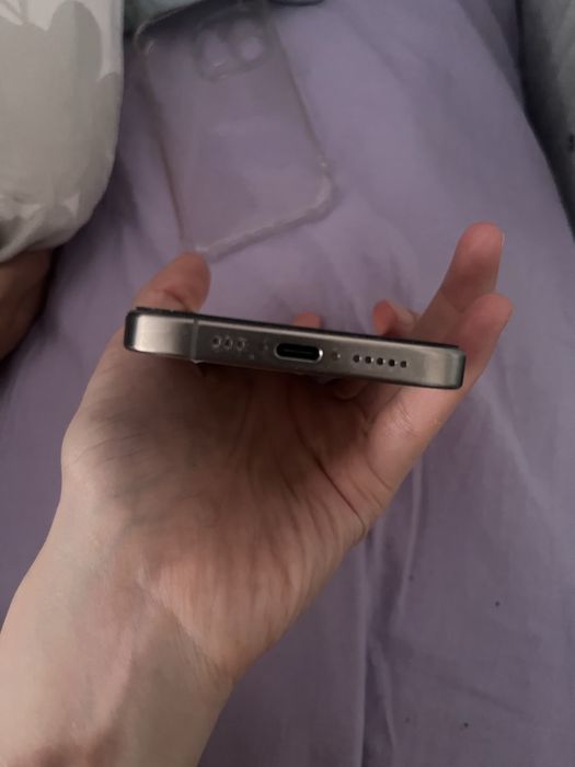 Продаю Iphone 15 pro на 256 гб
