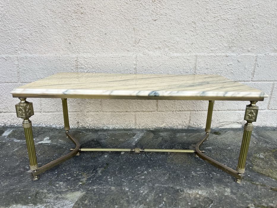 Винтидж холна маса с мраморен плот и месингови крака